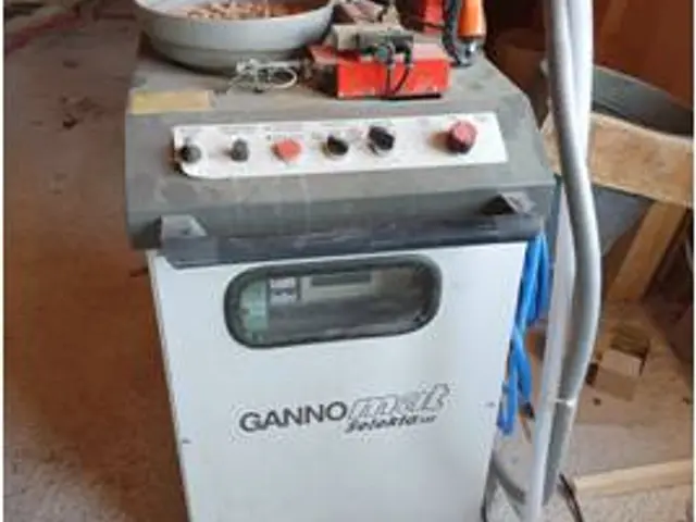 Ganner Dübeleintreibmaschine