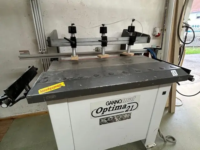 Universal Dowel drilling machine Ganner